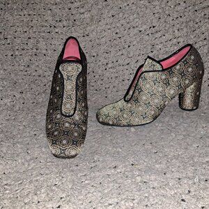 PAS DE ROUGE-ITALY-Gold/White Tapestry Brocade Booties-Sz 40-Near Mint